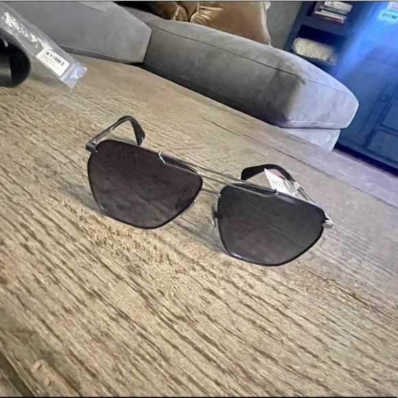 Rag & Bone Polygonal Aviator Sunglasses in Black. - Picture 5 of 10